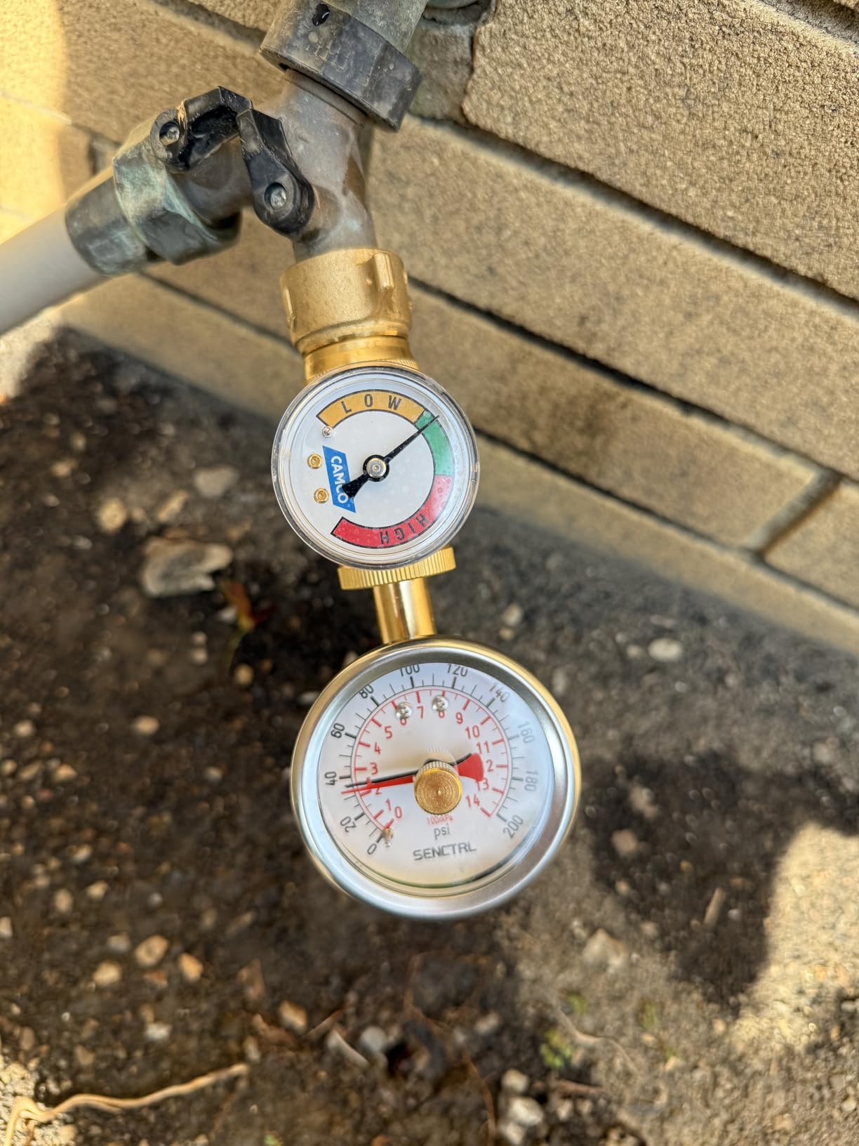 Camco Brass Water Pressure Regulator with Gauge- Helps Protect RV Plumbing and Hoses from High-Pressure City Water - Easy Read Gauge (40064) customer photo 2