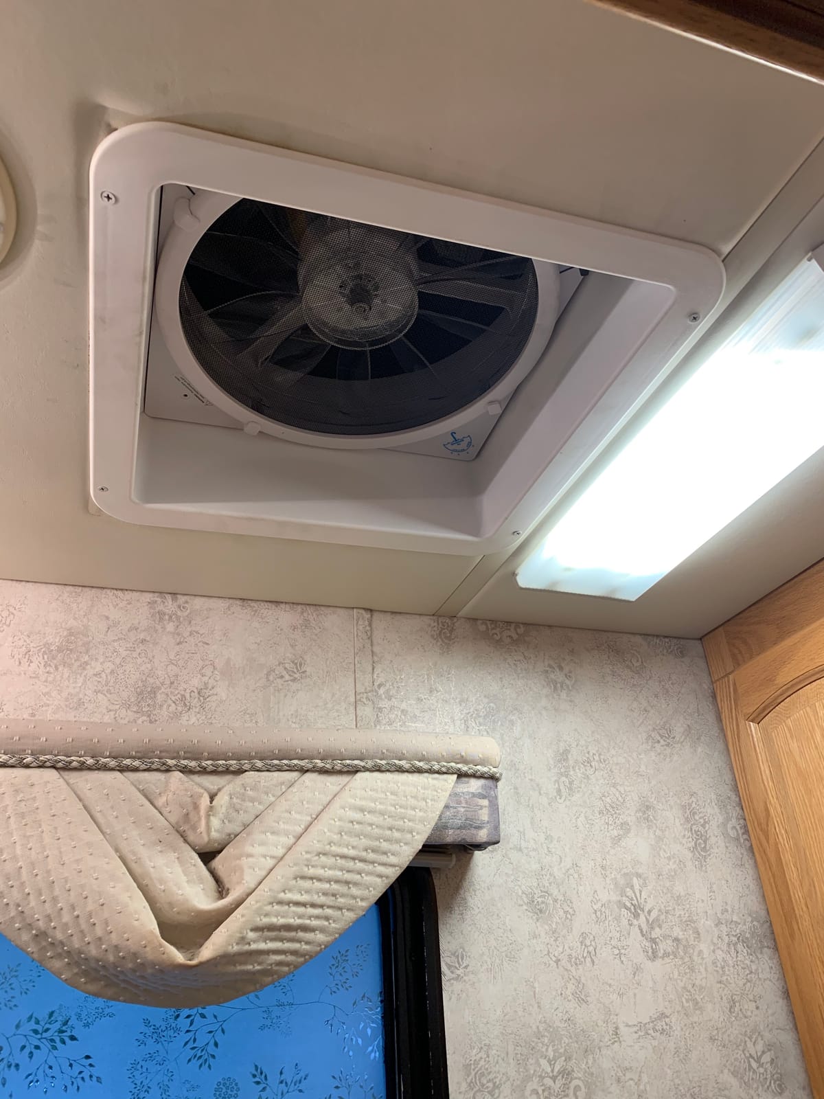 MAXXAIR Maxxfan Plus High Powered 10-Speed RV Intake and Exhaust Fan - Manual or Remote Control Electric Opening, Easy Ceiling Controls, Rain Sensor with Automatic Lid Closure, Smoke (00-04500K) customer photo 2