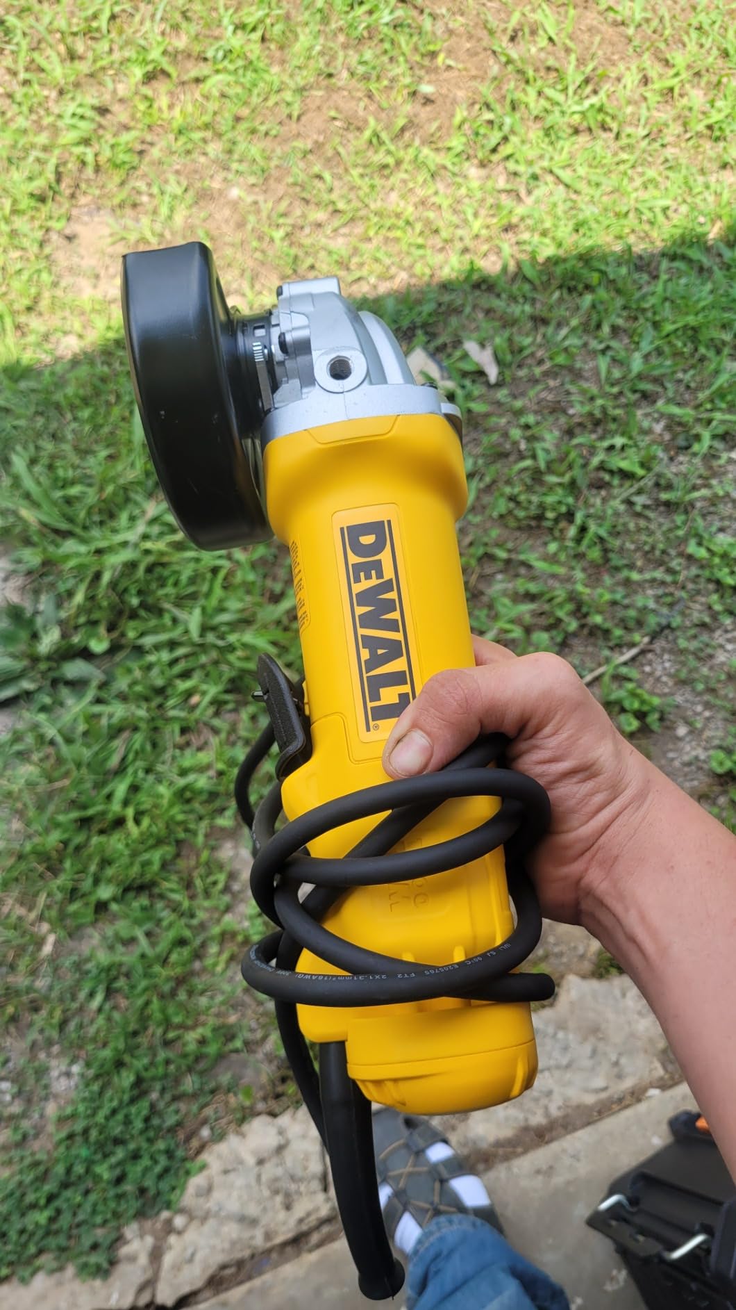 DEWALT Angle Grinder, 4-1/2 in., 11 Amp, 11,000 RPM, No Lock-On Paddle Switch, Dust Ejection System, Electric Grinder Tool (DWE402N) customer photo 1