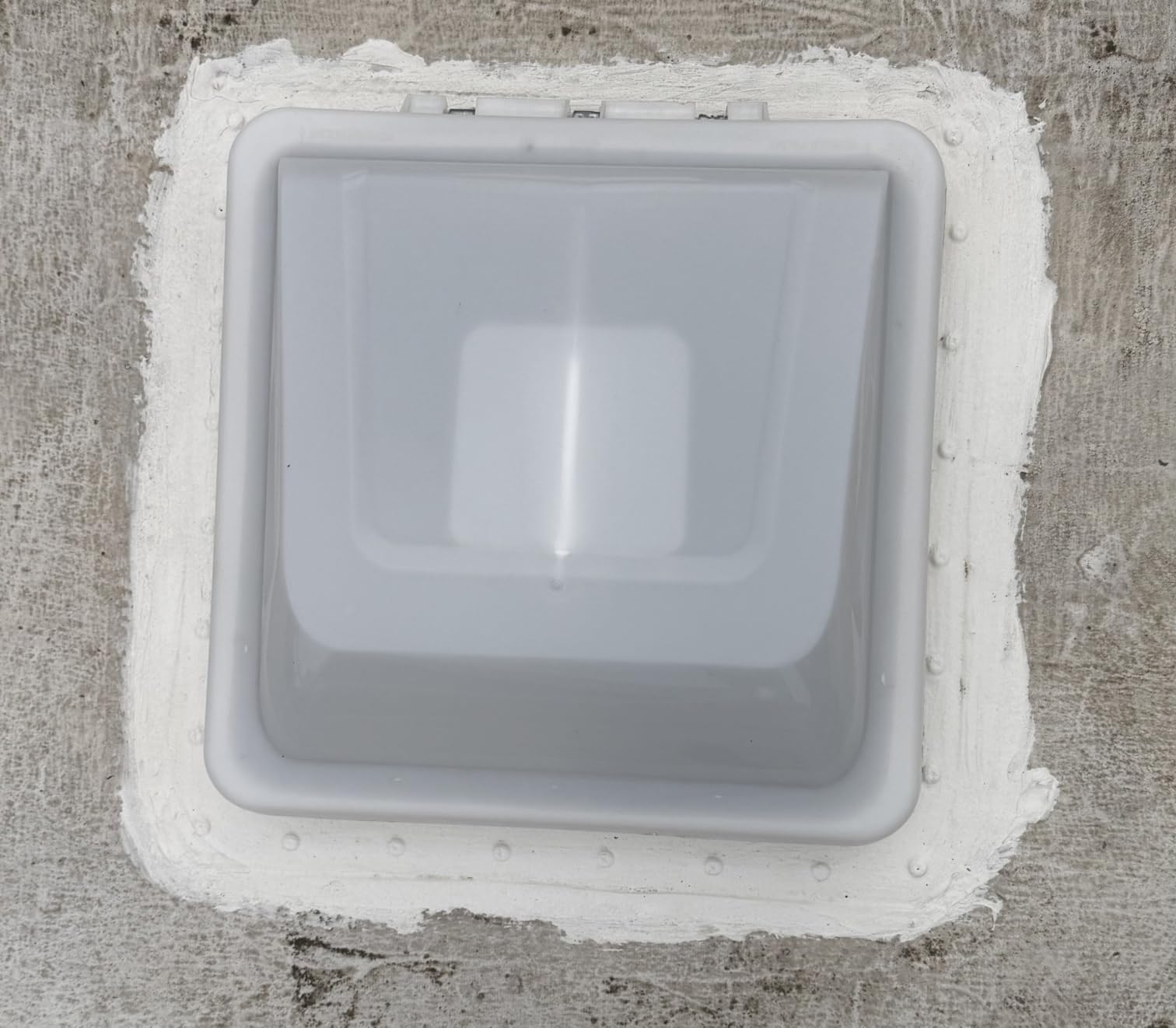 Ventline RV Roof Vent White w/ 12 Volt Fan, Putty & Screws¡ customer photo 1