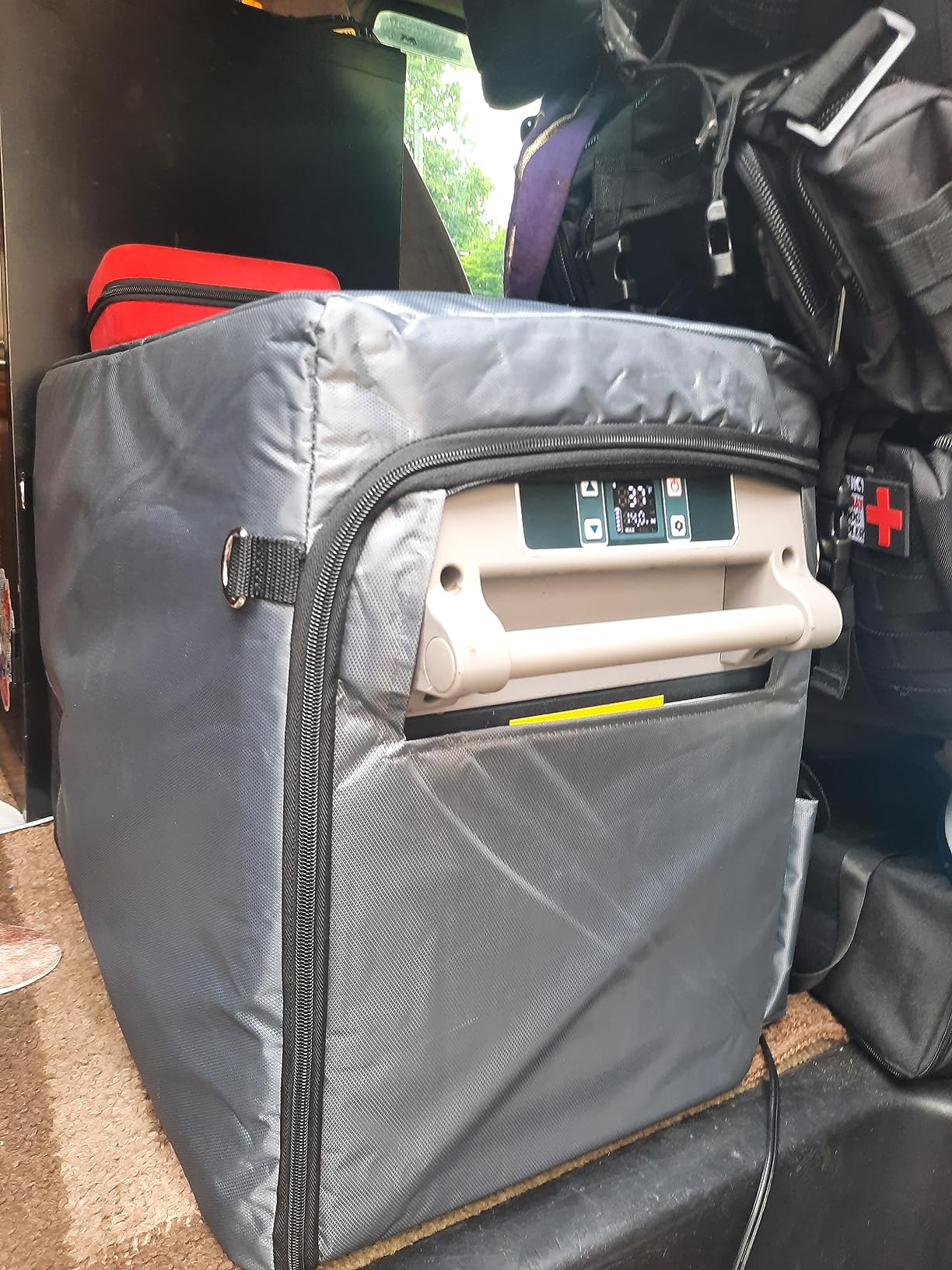 CF35 Insulated Protective Cover for Alpicool CF35, Euhomy 35Liter, AstroAI 37 Quart, VBENLEM 37 Quart 12 Volt Portable Car Refrigerator Cover customer photo 2