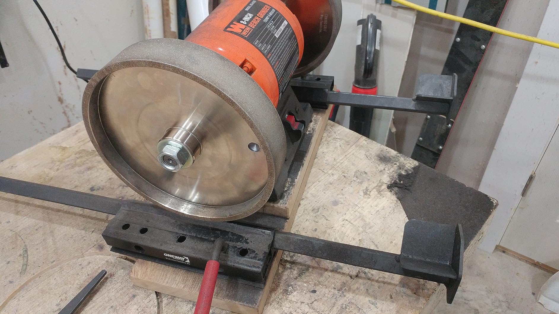 WEN BG4286 3-Amp 8-Inch Slow Speed Bench Grinder, Orange,black customer photo 2