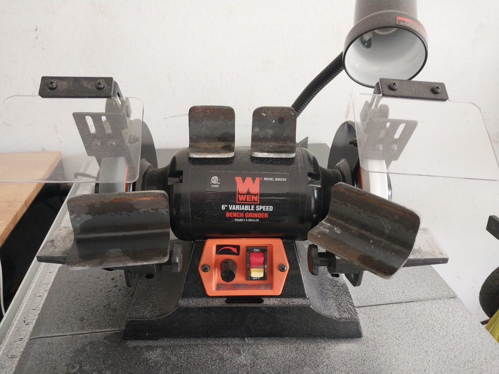 WEN BG625V 2.5-Amp 6-Inch Variable Speed Bench Grinder with Flexible Work Light , Black customer photo 2