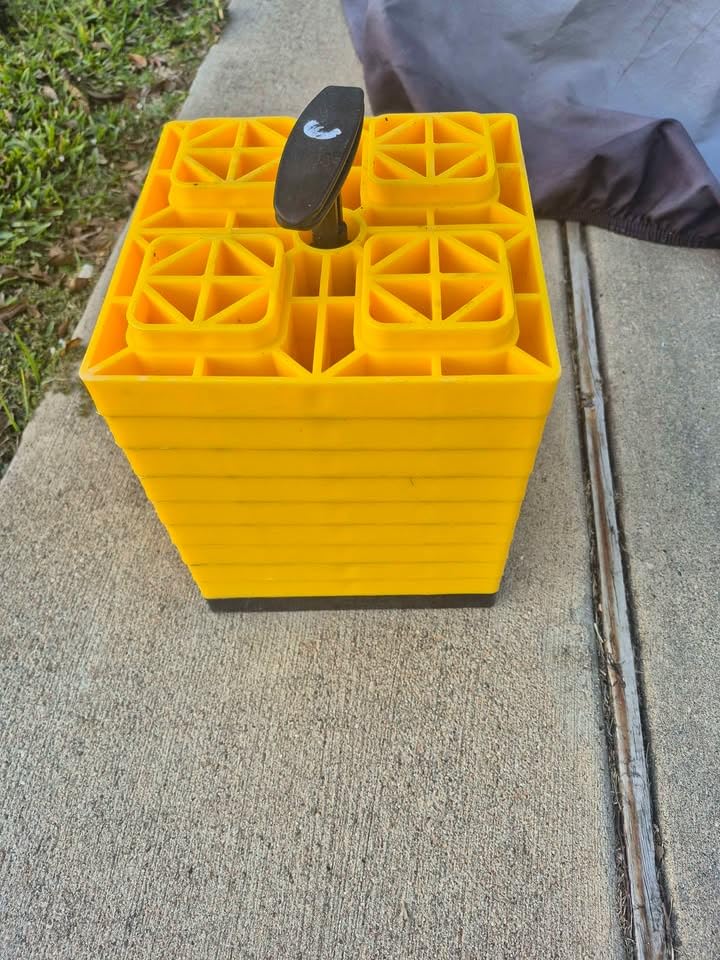 OULEME 12 Pack RV Leveling Blocks, Stackable Jack Blocks, Interlocking Leveling Pads with Carrying Bag, for Camper Travel Trailer customer photo 1