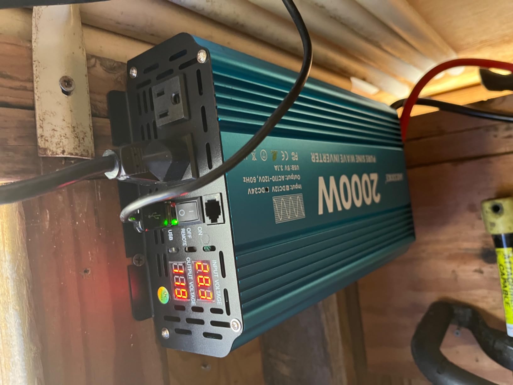 2000 Watt Pure Sine Wave Power Inverter, 12V DC to 110 Vdc to 120 Vdc, for Home, RV and Off-Grid Solar Systems, with 2 AC Outlets and USB Port, LCD Display, with Remote Control customer photo 1