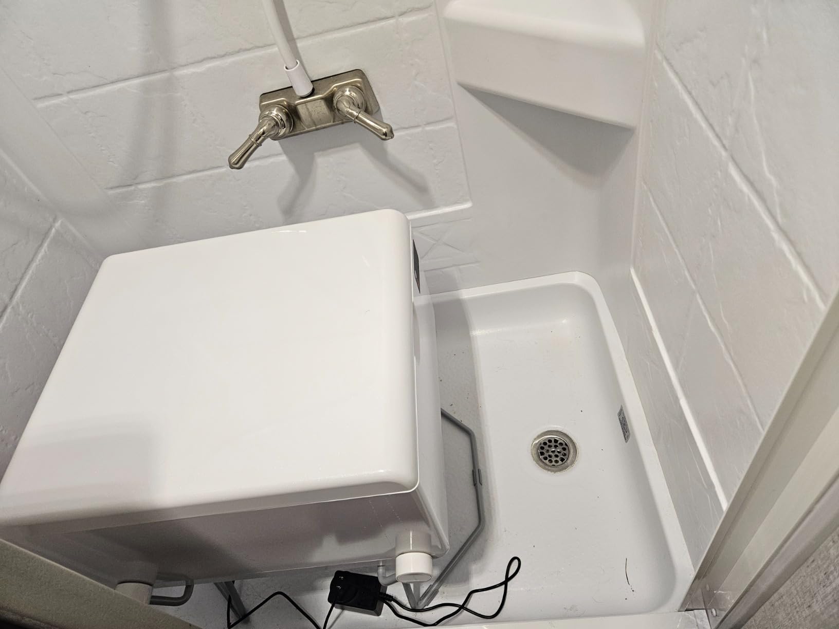 LE-310 Compact Dry Flush Toilet for Van Life and Off-Grid, Gray customer photo 1