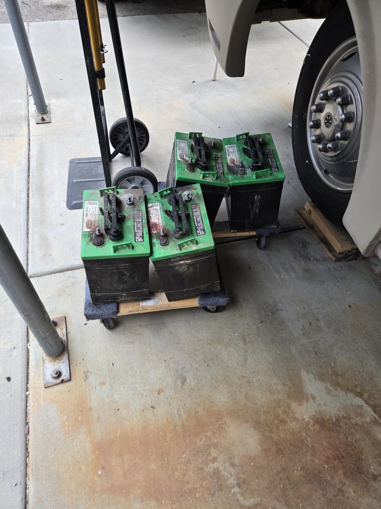 12.8V 460Ah Self-Heating Lithium RV Battery, APP Monitoring with Straps customer photo 2