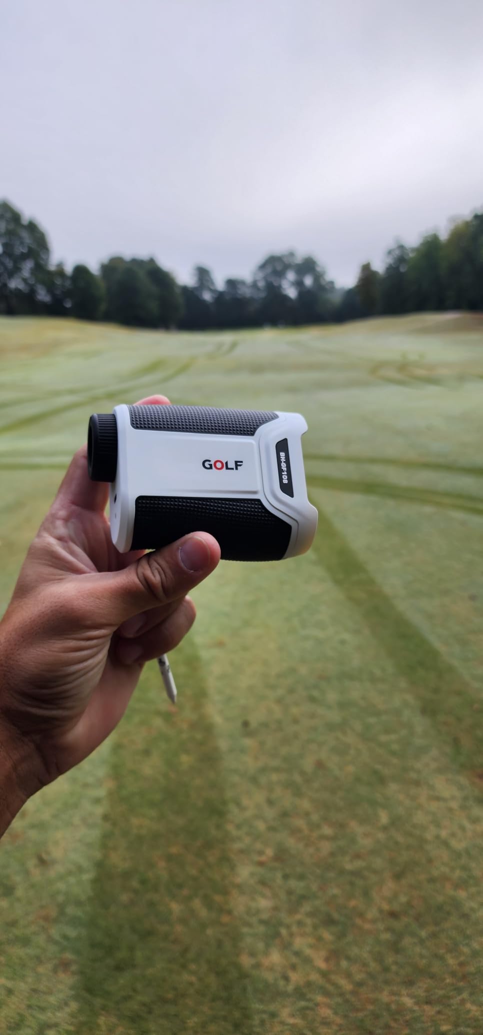 MOESAPU Golf Rangefinder with Slope, 1200/1500Yards Range Finder, 7X Magnification with Flag Lock Vibration, Rechargeable, Magnetic Mount, IP54 Waterproof, Tournament Legal, Golf Accessories for Men customer photo 2