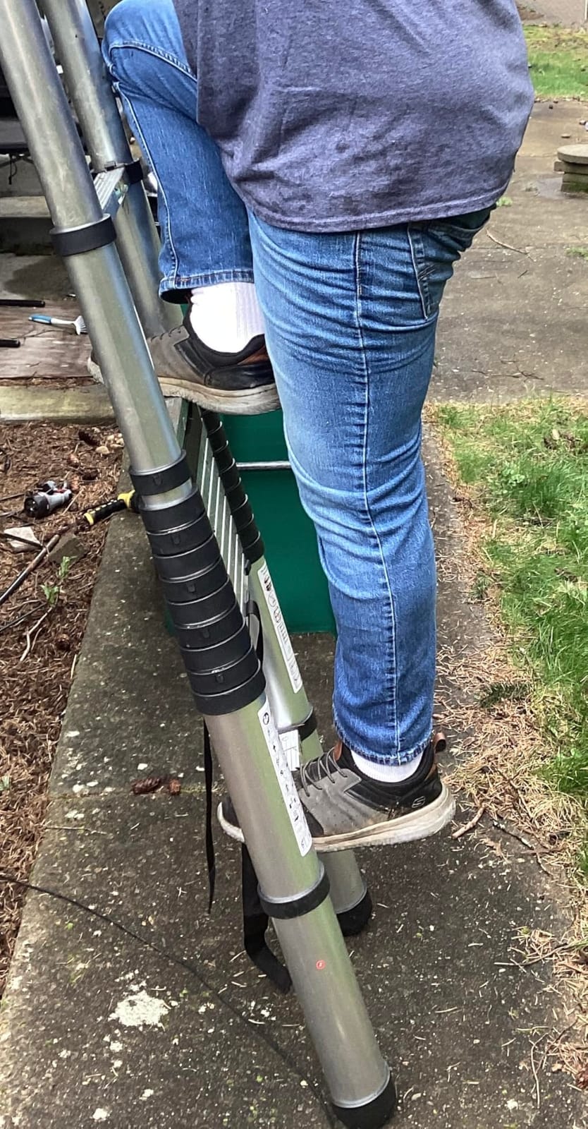 12.5FT Telescoping Ladder, 330lb Capacity Aluminum Heavy-Duty customer photo 1