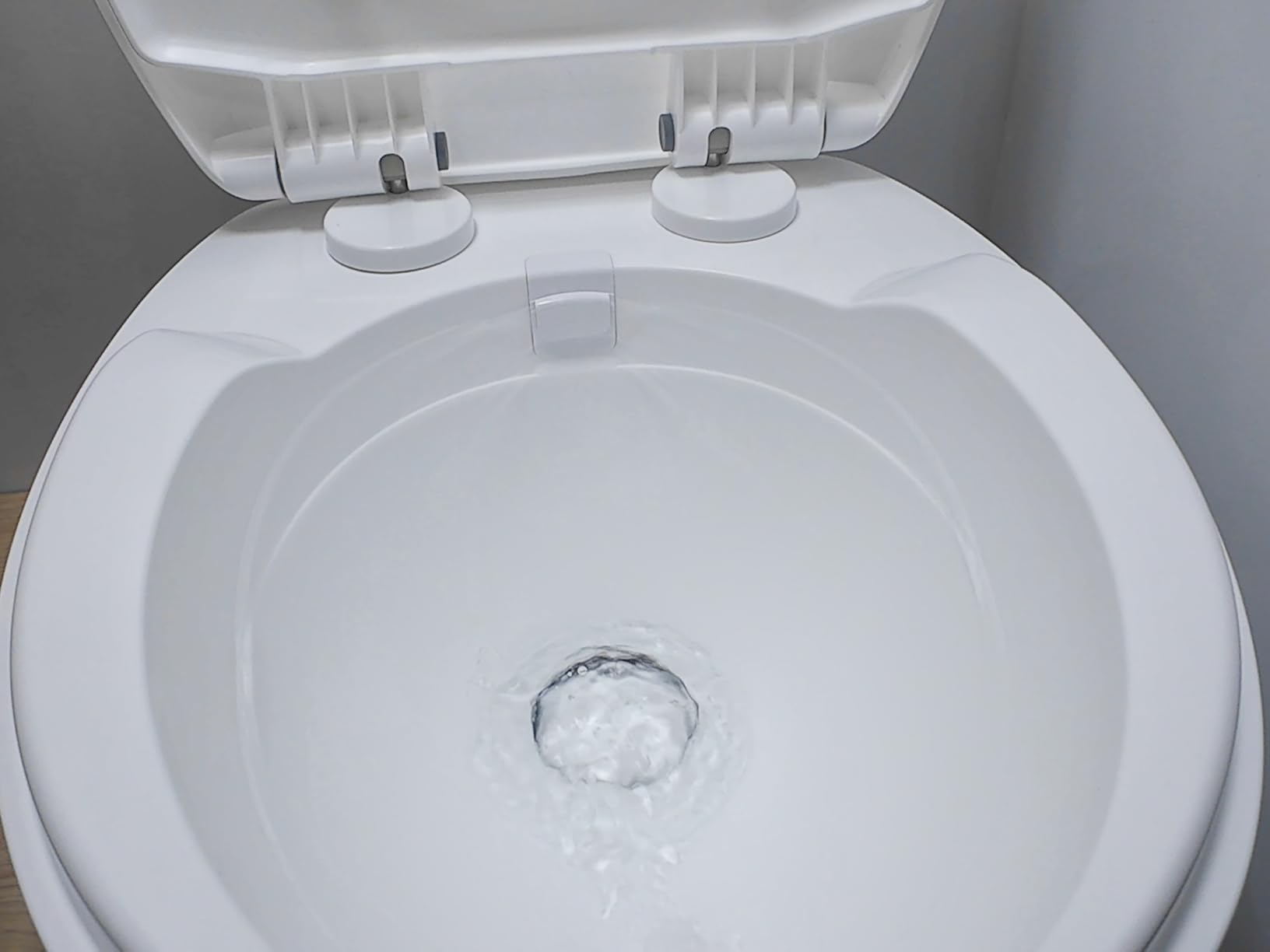 Kohree RV Toilet, 18.5” Residential Height, Soft Close Seat & Cover customer photo 2